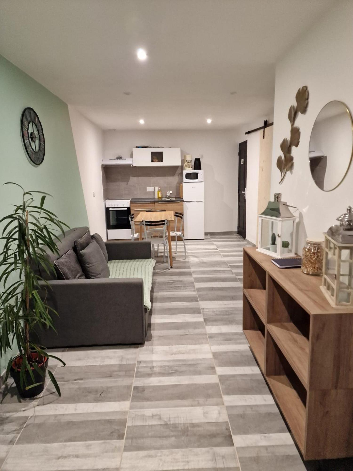Comme A La Maison Gannat Exterior photo